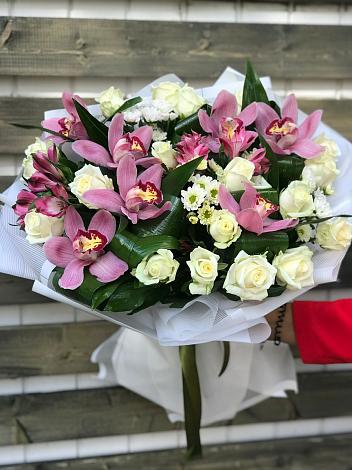 Букет цветов из: Розы и Хризантемы в Зыково