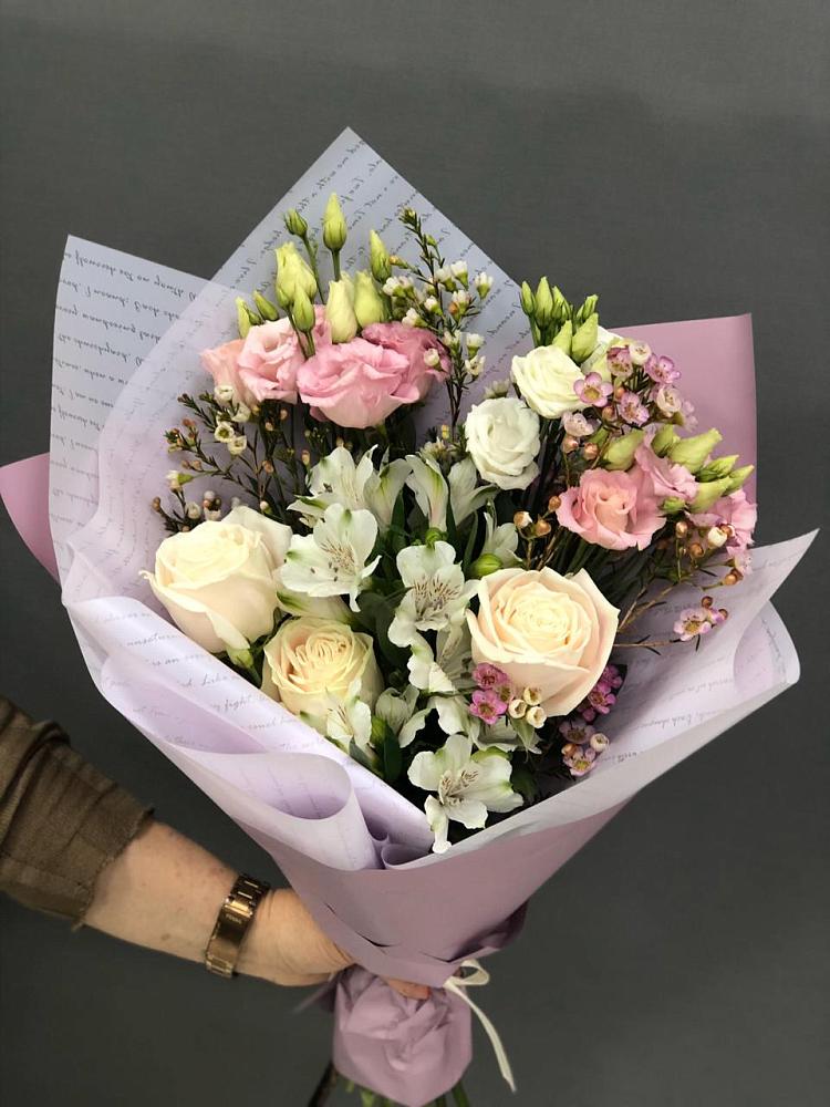 Букет цветов из: Альстромерии, Розы и Лизиантусы в Зыково