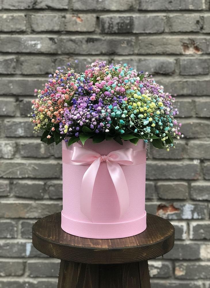 Цветочная композиция из Гипсофила и Розы в шляпной коробке в Зыково