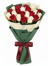 Букет Микс из красных и белых роз в Зыково