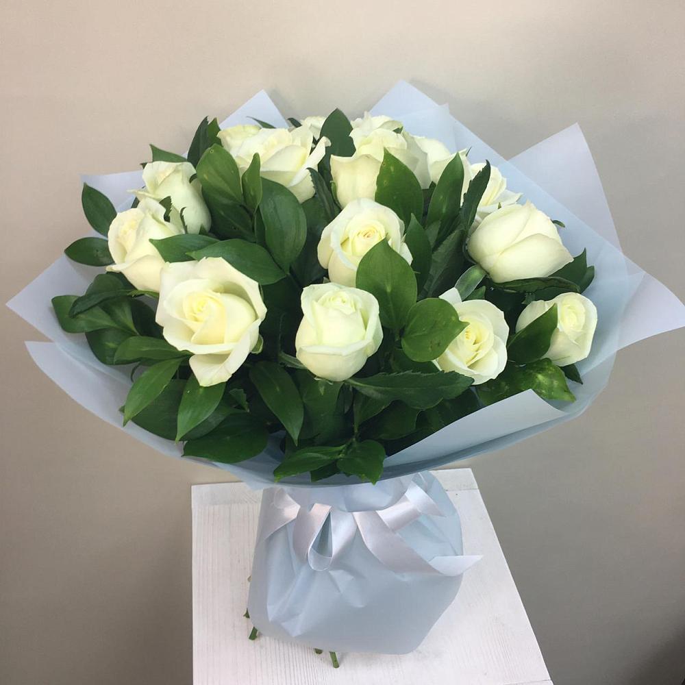 Букет 15 Белых роз Проуд в Зыково