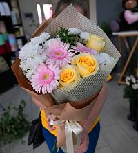 Букет цветов из:  Герберы, Розы и Хризантемы в Зыково