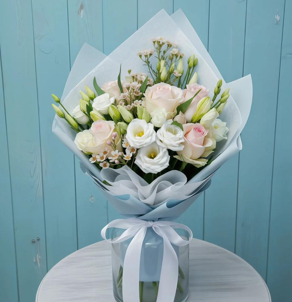 Букет цветов из: Розы и Лизиантусы в Зыково