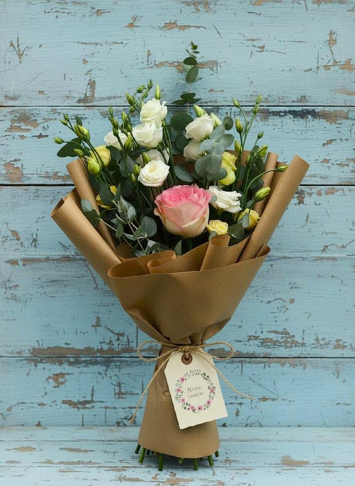 Букет цветов из: Розы и Лизиантусы в Зыково