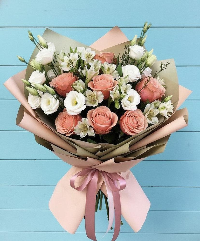 Букет цветов из: Розы, Альстромерии и Лизиантусы в Зыково