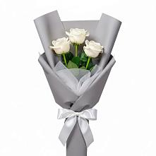 Букет 3 белые розы в Зыково