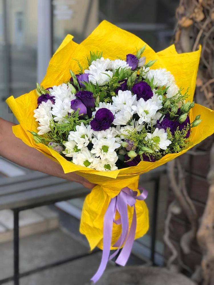 Букет цветов из: Ирисы, Хризантемы и Ромашки в Зыково