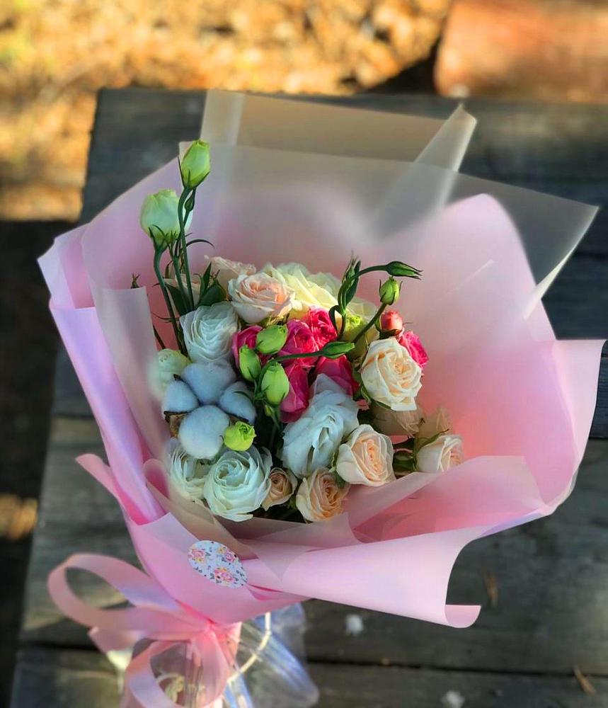 Букет цветов из: Розы и Лизиантусы в Зыково