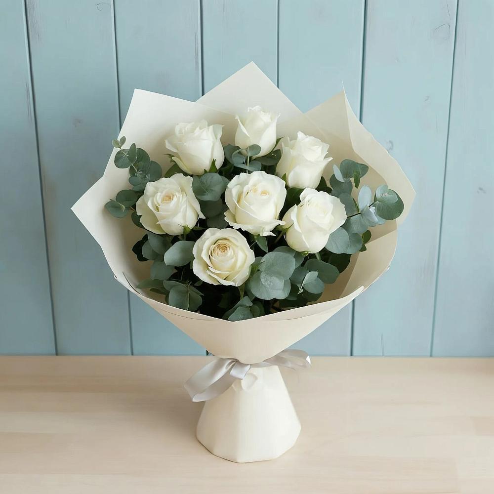 Букет Белые розы в Эвкалипте в Зыково
