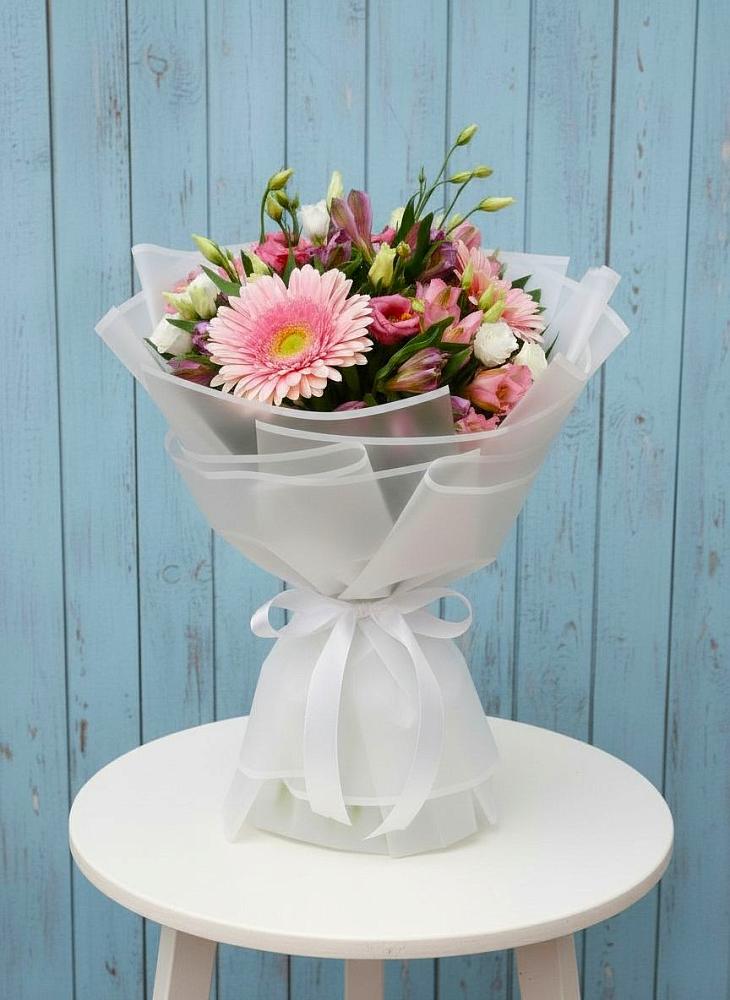 Букет цветов из: Герберы, Альстромерии и Лизиантусы в Зыково