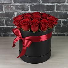 Цветочная композиция из Розы в шляпной коробке в Зыково