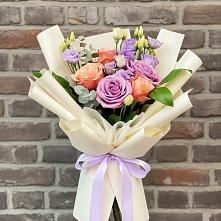 Букет цветов из:  Лизиантусы и Розы в Зыково