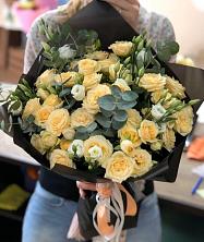 Букет птица счастья в Зыково Букет цветов из: Розы и Лизиантусы в Зыково