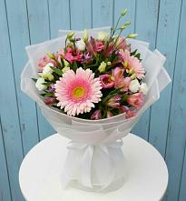 Букет цветов из:  Герберы, Альстромерии и Лизиантусы #REPLACE_PRED# Зыково