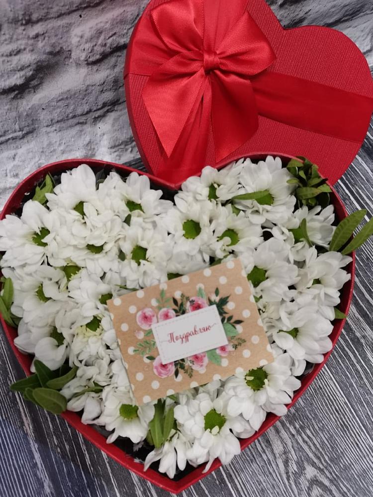 Цветочная композиция из Хризантемы в виде сердца в Зыково