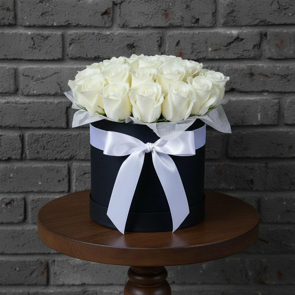 Цветочная композиция из Розы в шляпной коробке в Зыково