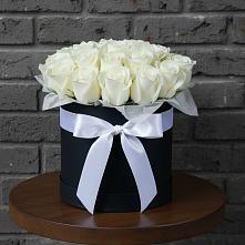 Цветочная композиция из Розы в шляпной коробке в Зыково