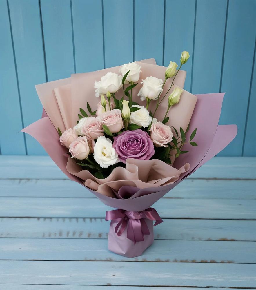 Букет цветов из: Розы и Лизиантусы в Зыково